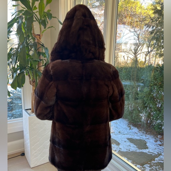 MINK FUR COAT -North Pole Furs- Original Authentic Mink fur in chocolate brown. - Picture 3 of 5